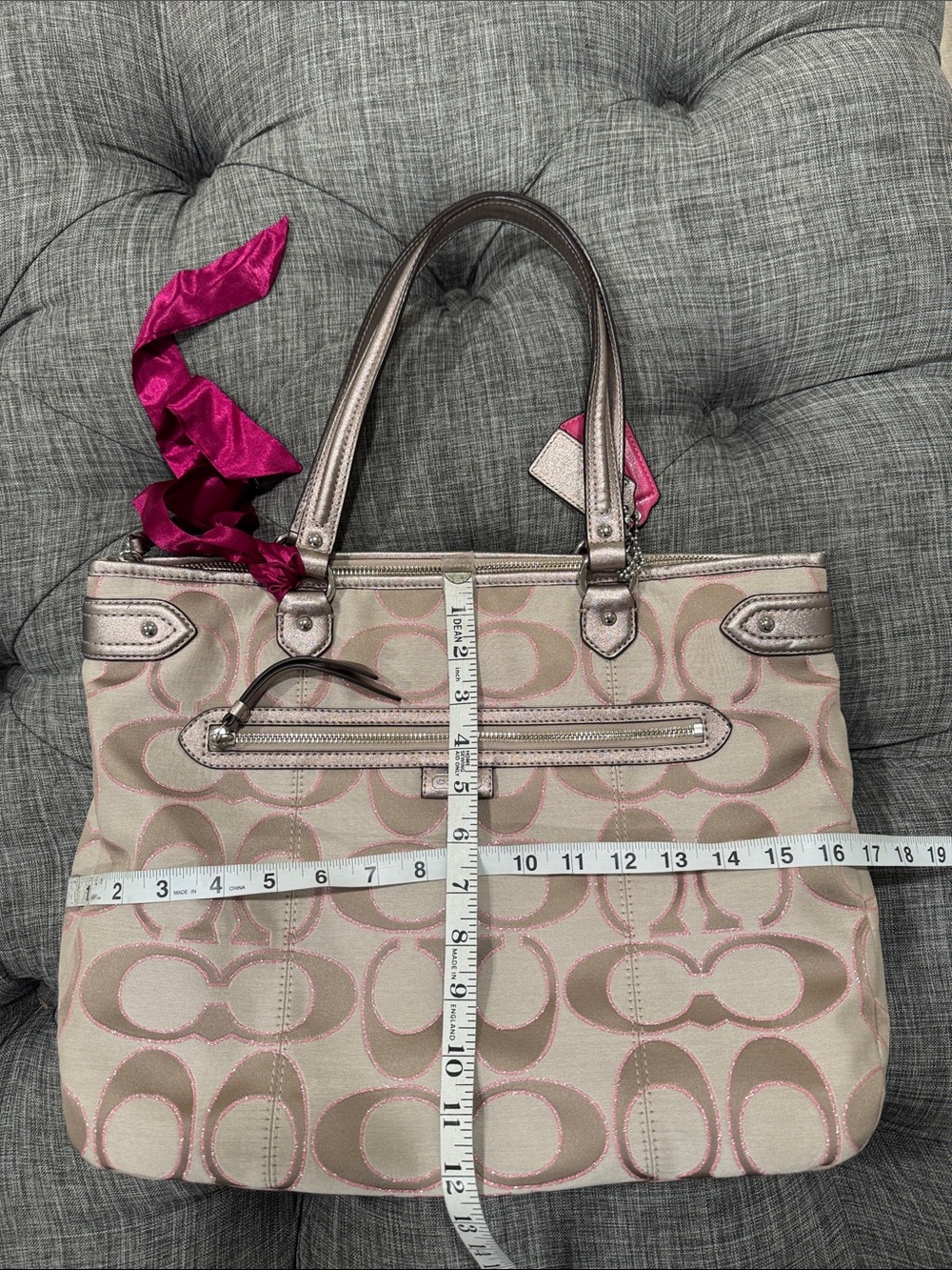 Coach Bag  Daisy Glitter Sparkle Outline Tan Pink Signature Emma Tote EUC - Picture 17 of 17
